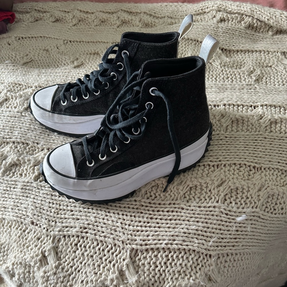 Women’s platform converse. Worn maybe 3 times, excellent condition.